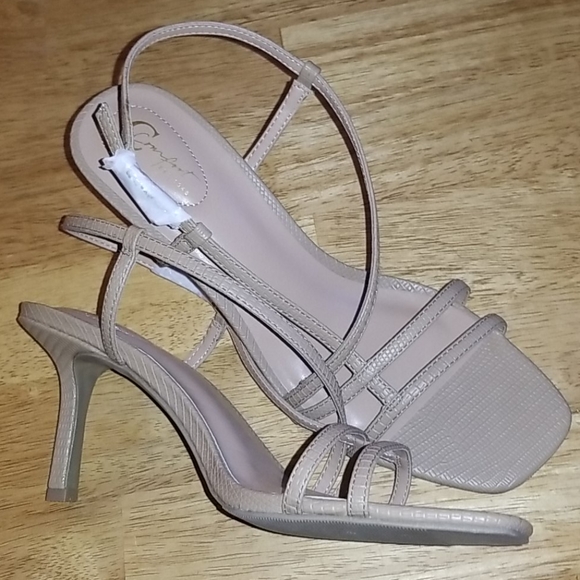 C Comfort heel sz 10 NWT - Picture 2 of 4